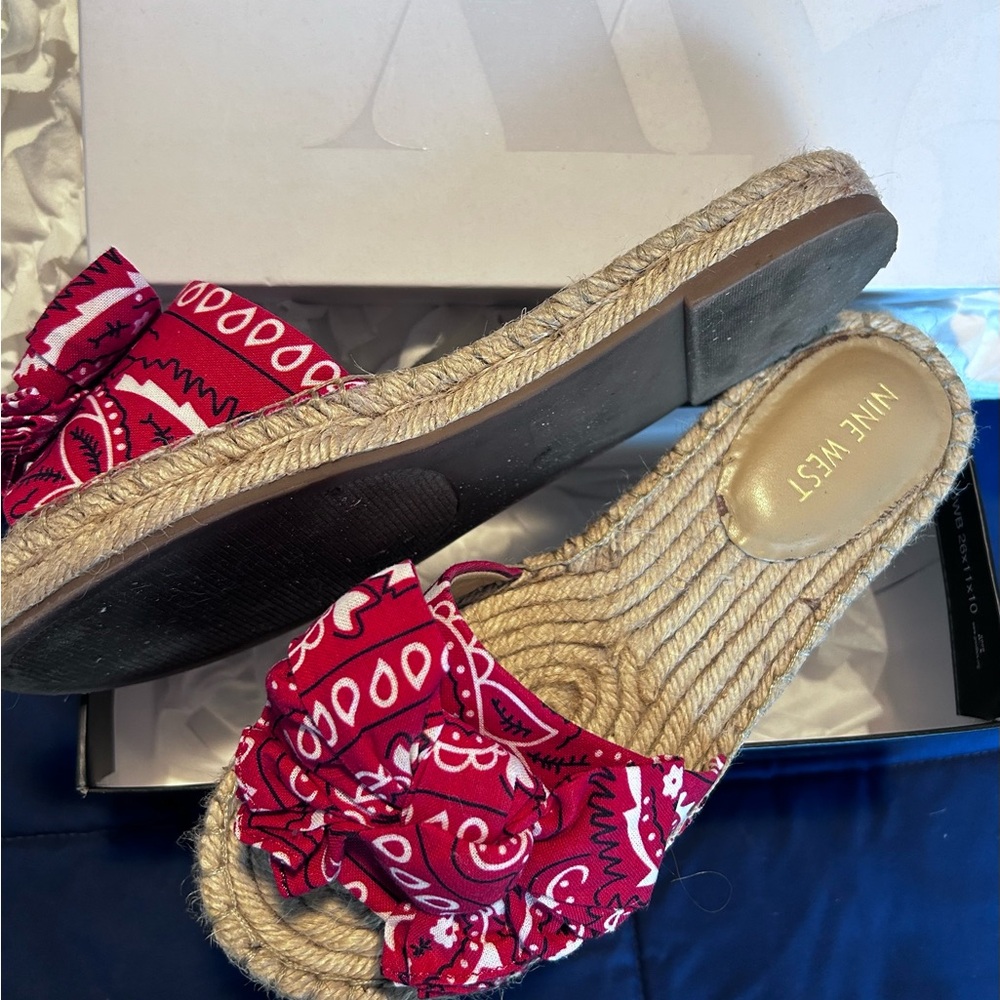 NINE WEST • Red/Blk/Wht Bandana Style Sandals • 7M